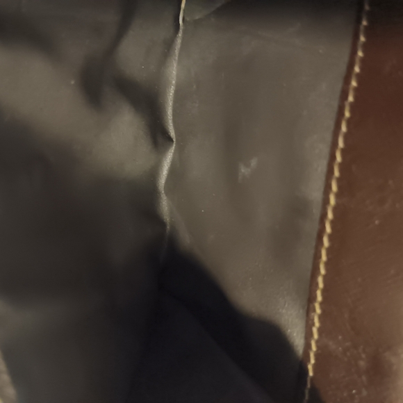 Celine wallet, some scratches on hardware and coin residue - Picture 9 of 12